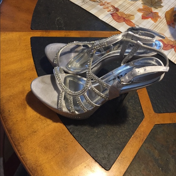 Shoes - Picture 2 of 4